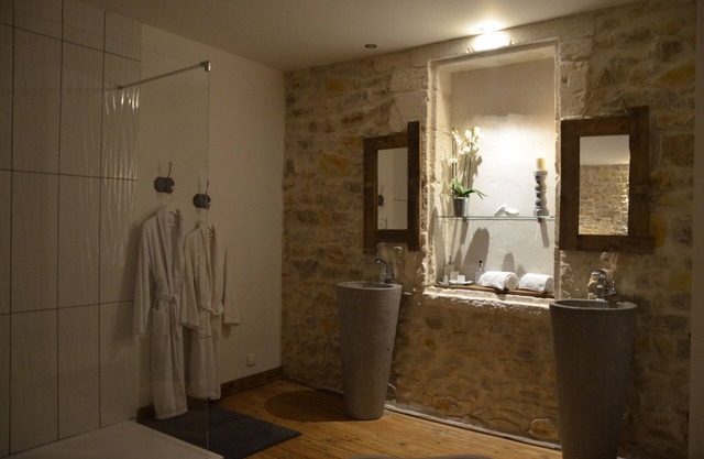 O2suites Scandinavian room with private Jacuzzi