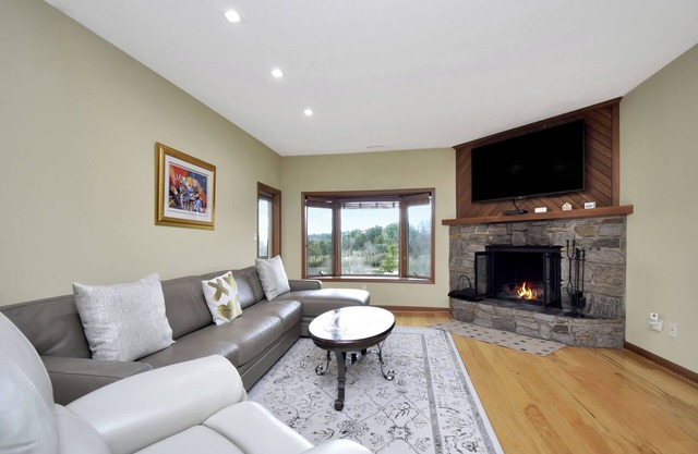 Oak 5 | Fireplace, Restaurant, Pool, Spa