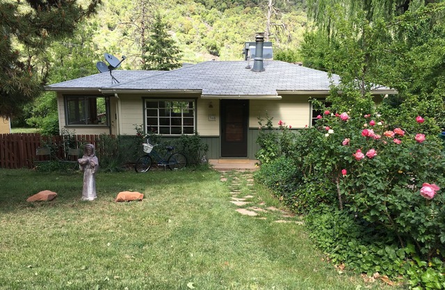 Oak Creek Canyon Cottage: cozy and scenic, minutes from downtown Sedona