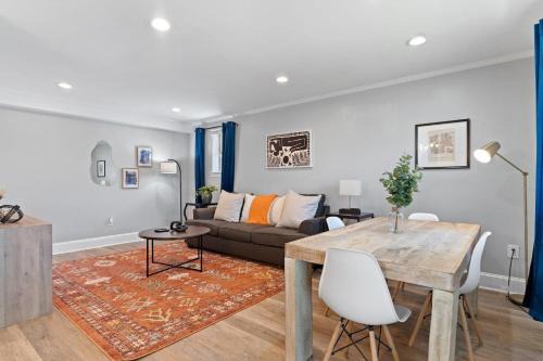 Oak-lined Garden District Balcony Condo