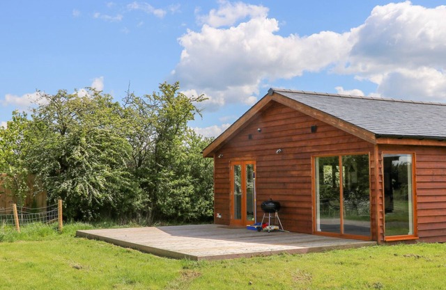 OAK LODGE, pet friendly, with a garden in Sheriff Hutton