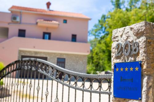 Oak Meadow Apartment