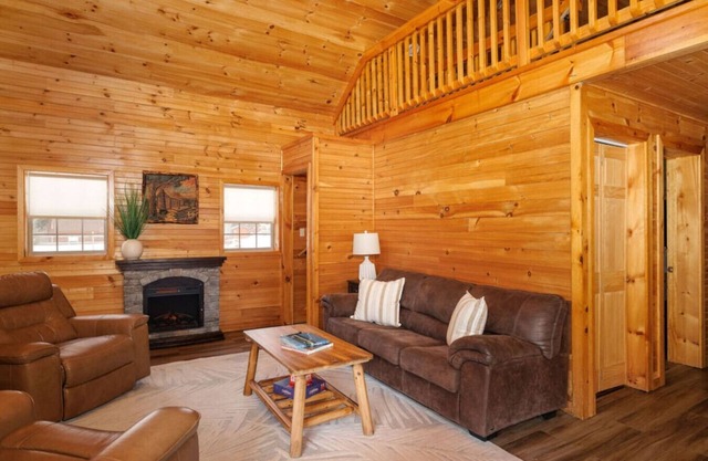 Oak Premier: Family Rustic Log Cabin