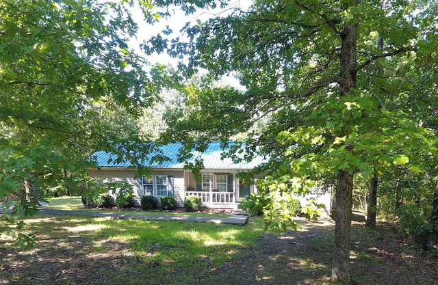 Oak View Cabin, Stewart, Tn., Very Remote, Big Screened In Back Porch!