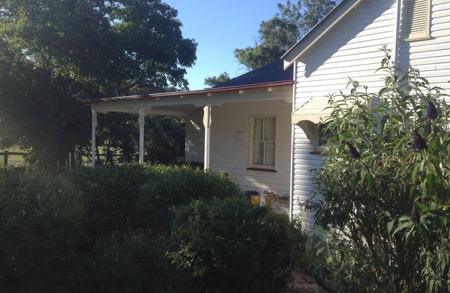 Oakhurst Cottage FarmStay -A tastefully restored cottage set in a private garden