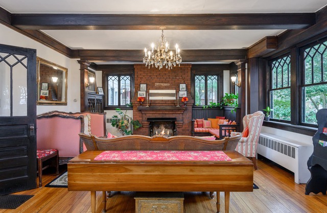 Oakland Cottage Bed & Breakfast