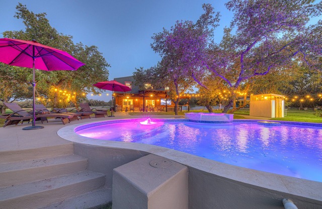 Oakridge Ranch Pool+Hot-tub Pickleball Court