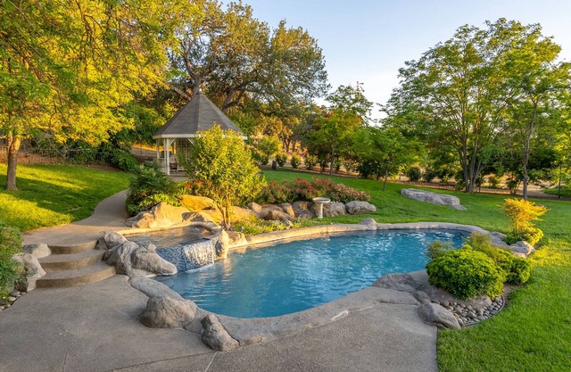 Oaks and Roses Ranch - Pool/Spa! Bocce, Volleyball and Firepit!