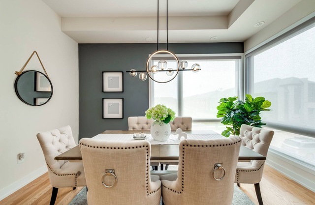 Oakville Bright&Airy 4-Bdrm Home! Close to Highway 403&QEW!