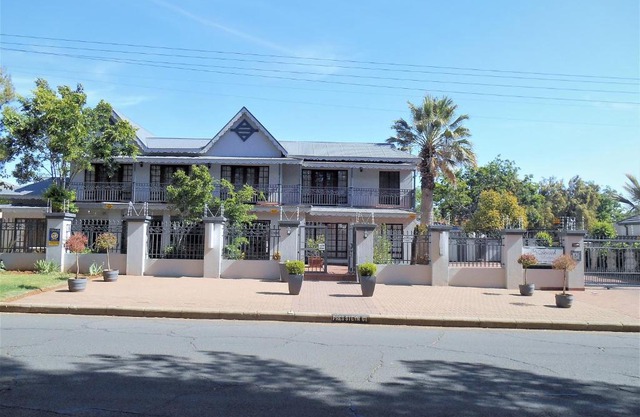 Oakwood Lodge