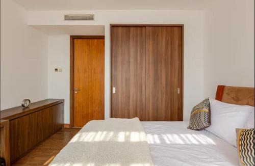 Oakwood Premier Cozmo - 2 Bedroom Exclusive Apartment