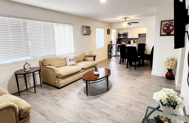 Oasis at Hollywood lll -sleeps 4