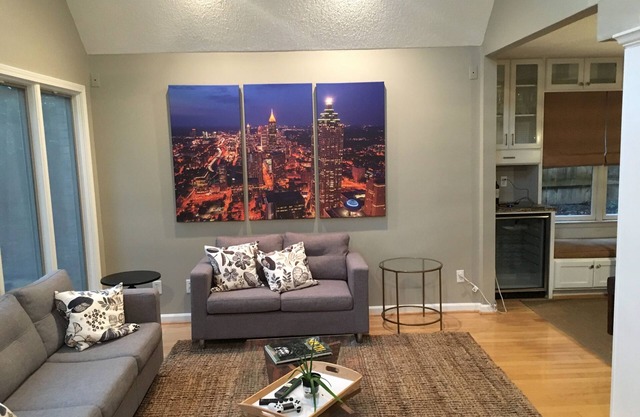 Oasis in the City. Morningside/VaHi. Great in town location.