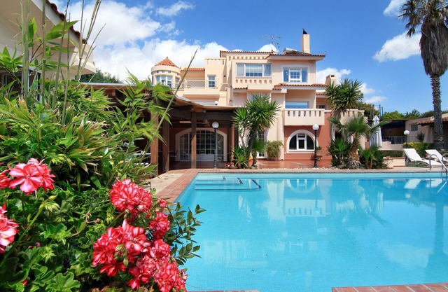 Oasis pool house in Lagonisi