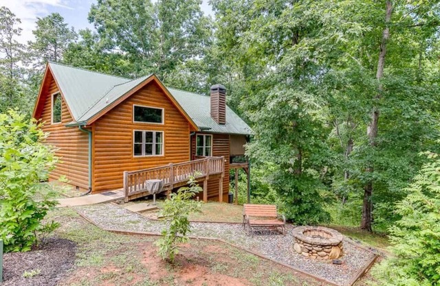 Oasis- Spa Cabin W/Sauna, Jacuzzi, and Rain Shower/hot tub