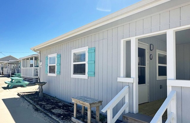 OBX Dog-friendly Ocean Cottage 3- Steps to Beach!
