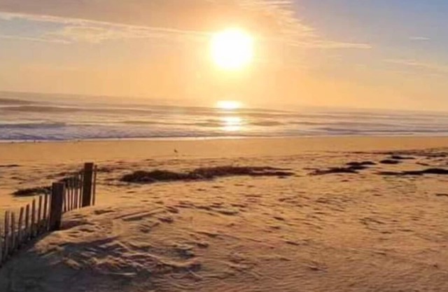OBX Vacation. Cozy comfy efficiency room for 2 Friday to Friday beach get-away.