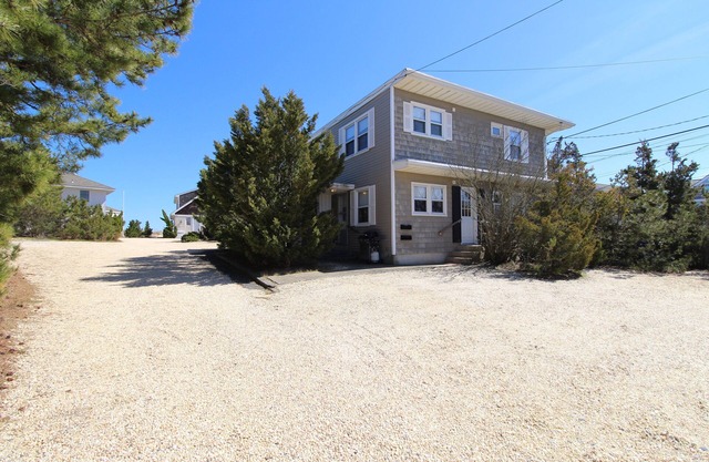 OCE1422L | 2BR 1 ba w/Private Beach Access! 1st Flr unit w/parking, PETS!