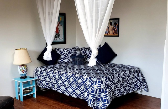 Ocean Beach #3, Breeze, Retro/Cozy, Studio Cottage only 3 blocks to beach!⛱