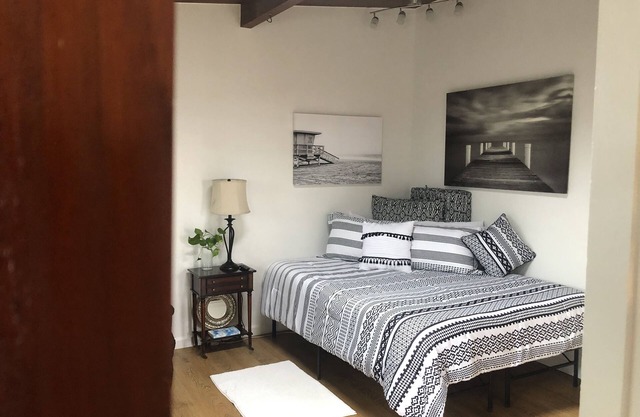 Ocean Beach, #8 Freedom, Retro Cottage/Studio, 3 Blocks to Beach enjoy! 🏖