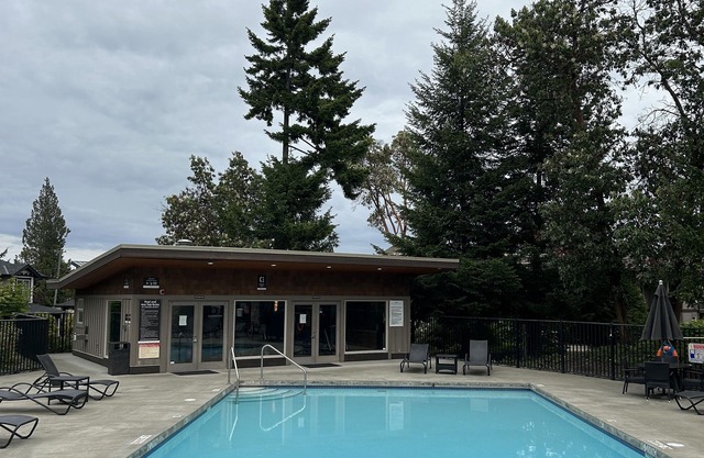 Ocean & beach await gorgeous NEW 2bed 2.5 bath townhome w/pool, hot tub = relax
