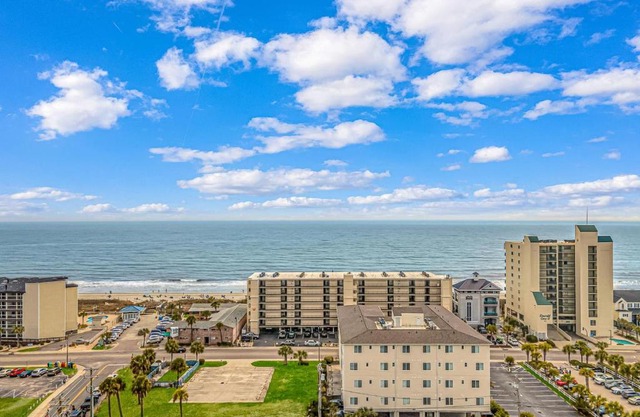 Ocean Breeze Luxury Villas 3D, Nicely Updated! Across From The Ocean! Sleeps 18 !