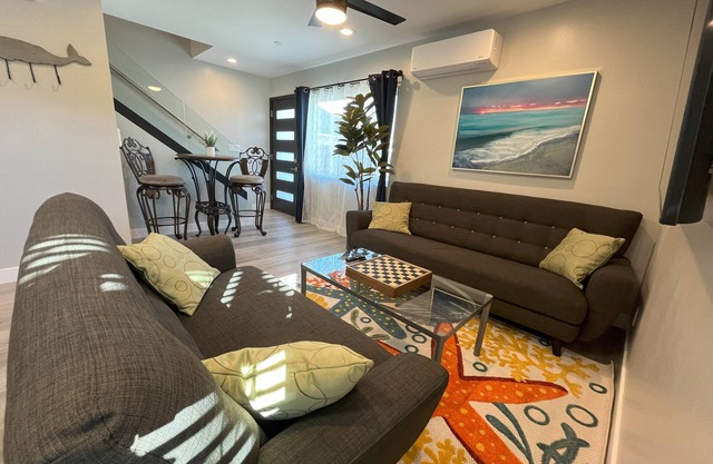 Ocean Breeze Retreat: 2BR/2BA Oasis with Rooftop