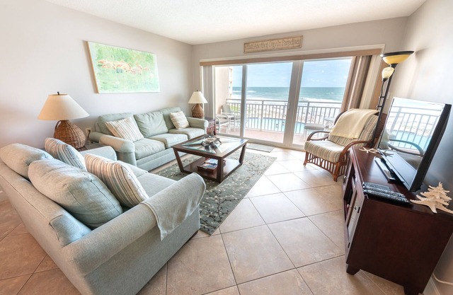 Ocean Front Complex -beautiful Ocean Views! Can't Get Any Closer To The Ocean!
