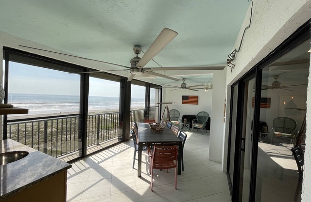 OCEAN FRONT,CORNER UNIT, TOP FLOOR 2 BEDROOM/2 BATHS