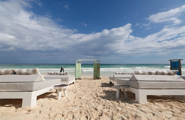 Ocean Front Cozy King Size Cabaña
