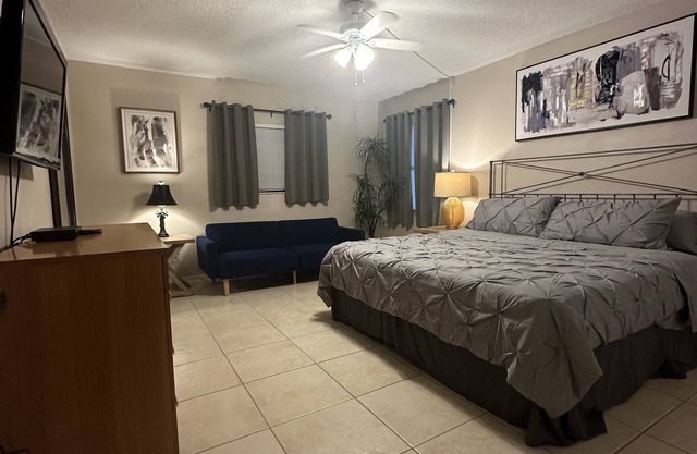 Ocean Front Private Balcony Daytona Beach Shores Condo w/Pool and Beach Access