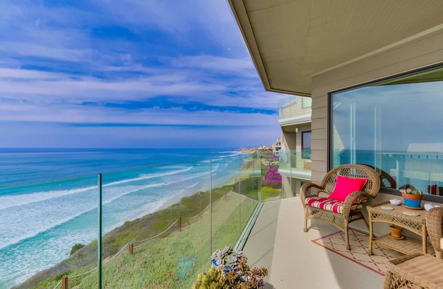 Ocean Front Views Luxury Beach Condo, Pool, Spa, Fast Wifi