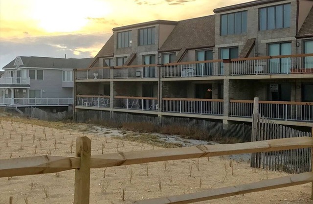 Ocean front with beautiful ocean view from deck