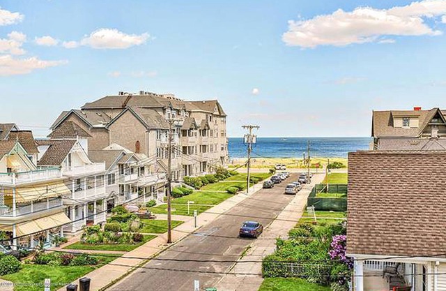 Ocean Grove 3BR Penthouse - One Block to Beach