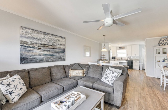 Ocean Isle Beach Condo w/Balcony: Steps to Shore!