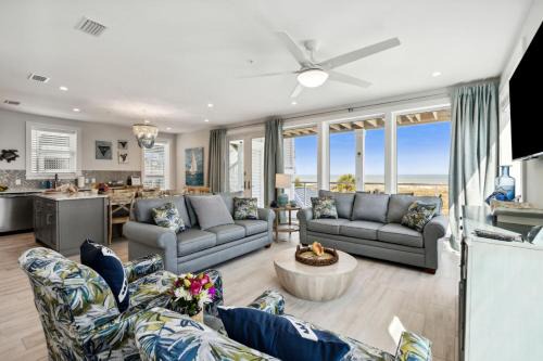 Ocean Lookout 2 - Heated Pool, Beachfront Deck, Stunning Ocean Views