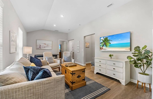 Ocean Oasis by Avantstay | Block to Beach | West PCB, Pet-Friendly