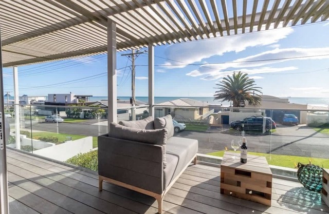 Ocean Outlook: Coastal Views in New Plymouth