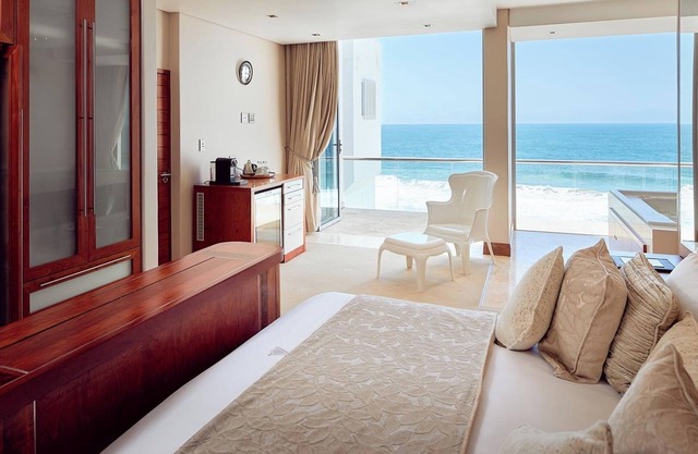 Ocean-Penthouse Paradise | Jacuzzi | Bar