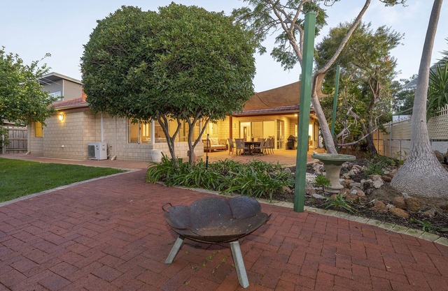 Ocean Pines: beachside family favourite in quiet leafy street