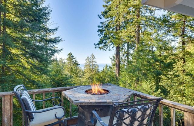 Ocean & Redwoods Views! Coastal NorCal Sanctuary