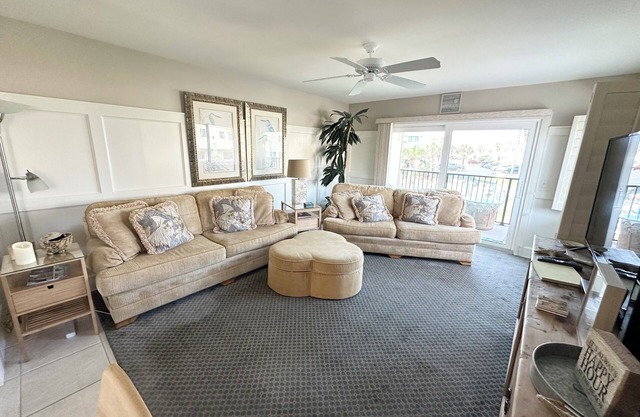 Ocean view 2 Bedroom 2.5 bath townhouse. Corner unit.