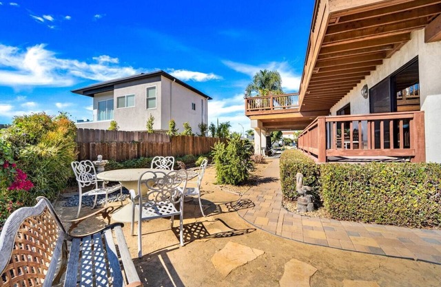 Ocean View 2-bedroom Luxury apartment with AC in San Diego