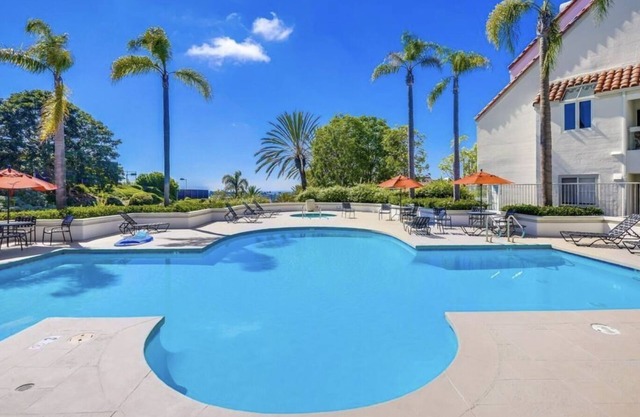 Ocean View 2BD/2BA Townhome with Air Conditioning, 2 Car Garage, Beach Gear