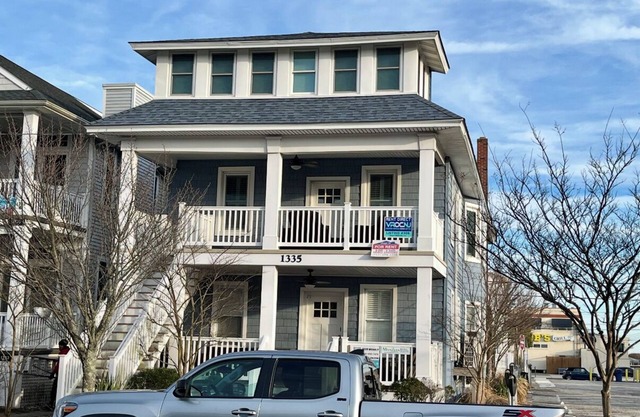 Ocean View - 9 Bed & 5 Bath-1.5 Blocks to Boardwalk - Sleeps 24!