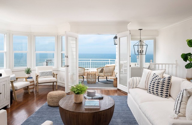 OCEAN VIEW/Breathtaking 6 Bedroom/AC/Walk to Beach!