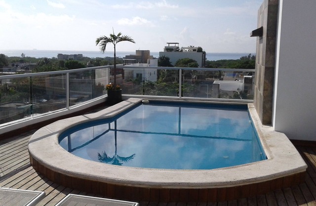 Ocean view condo with rooftop pool near the beach