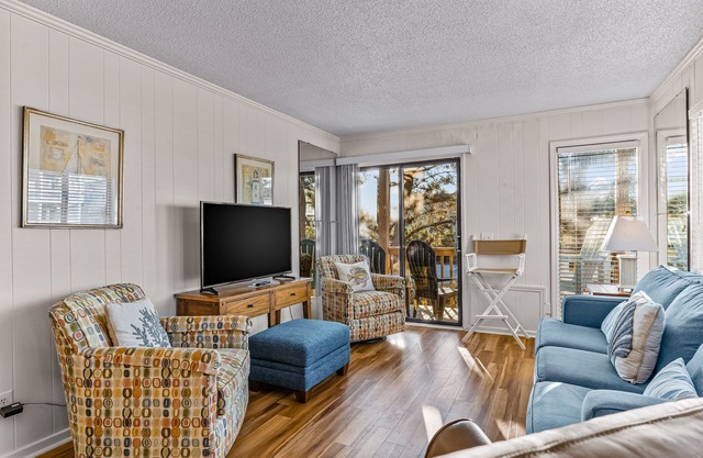 Ocean-view condo in beachfront complex with balcony & outdoor pool