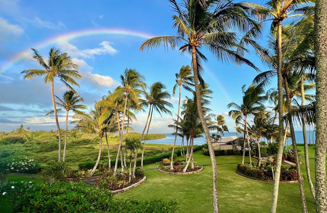 Ocean view condo with shaded lana'i, WiFi & shared pool, tennis, grills, cabana