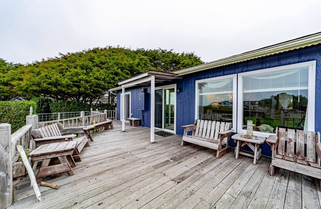 Ocean-view cottage with private beach access, tree house, outdoor fireplace